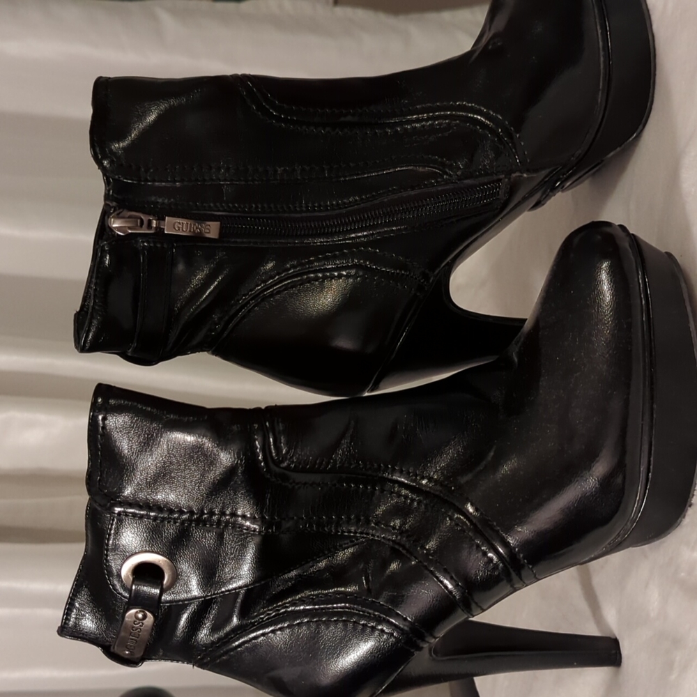 Size 7 Guess heeled bootie
